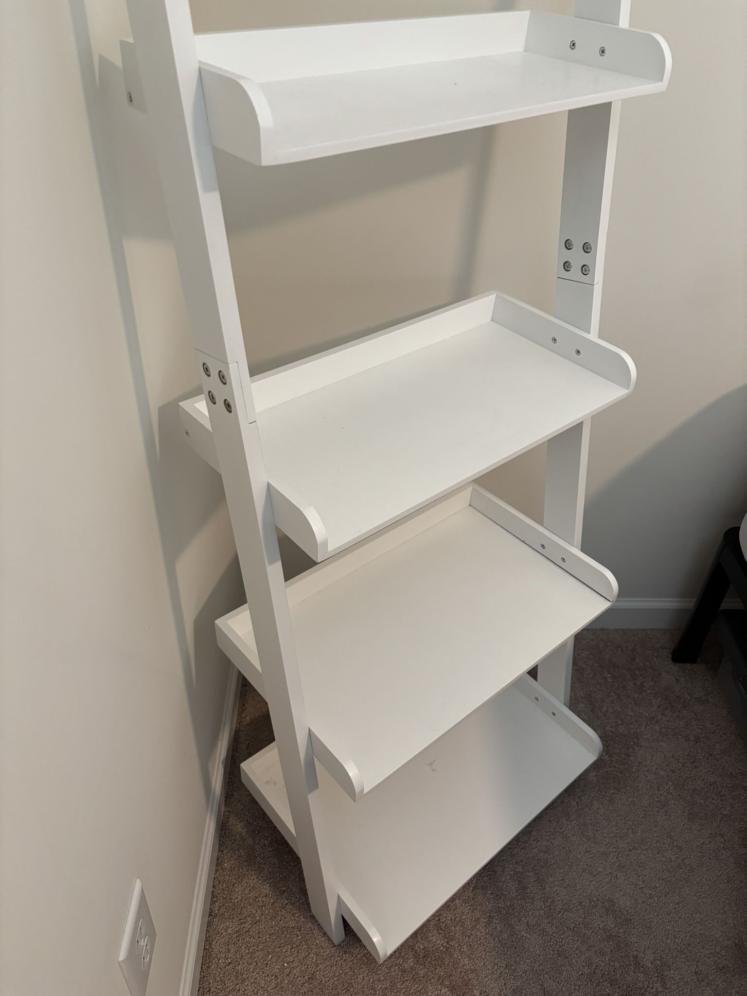 White 4-Shelves Tilted Bookshelf
