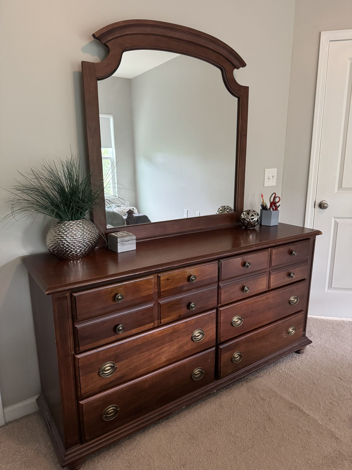 Broyhill Solid Wood Bedroom Set – Full/Queen – Dresser, Mirror, Nightstand