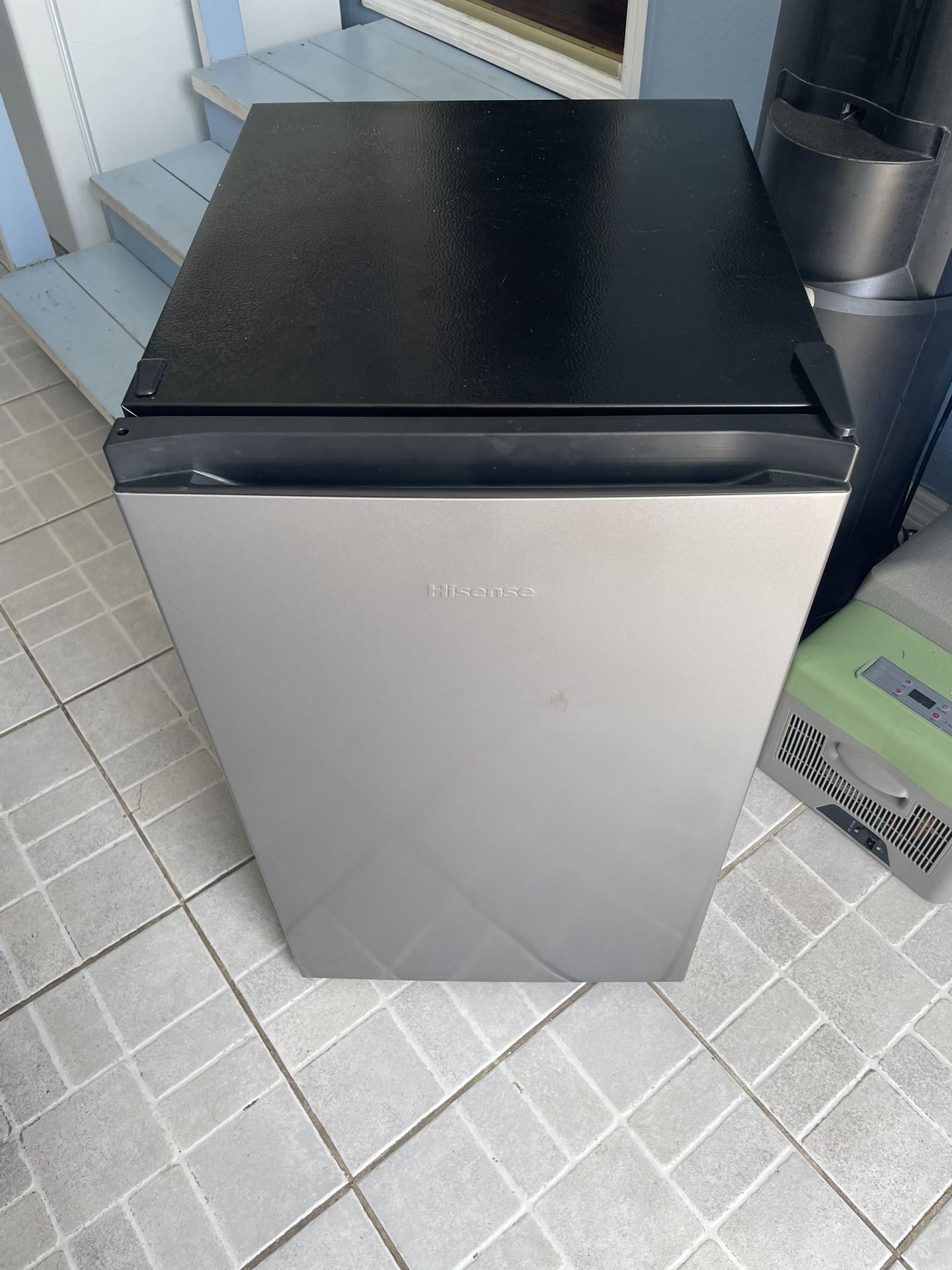 Small Refrigerator 4.4 Cu