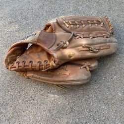 One Youth Baseball Glove For Right Handed Thrower