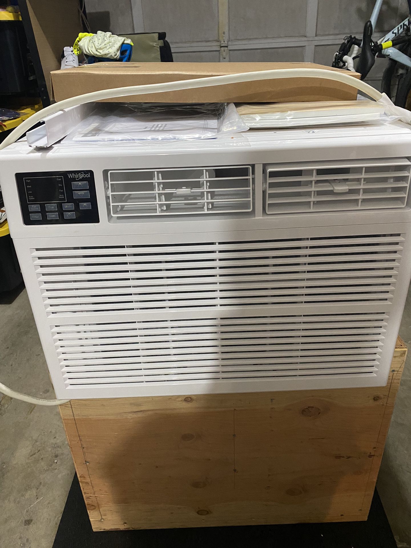 Whirlpool 18000 BTU Air conditioner 