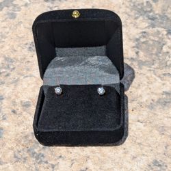 1 Carat Diamond Stud Earrings