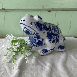 Blue Delft Style Floral Glazed Chinoiserie Porcelain Frog Figurine Statue Decor Knickknacks and Collectables