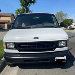 1999 Ford E-150 