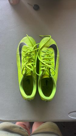 Nike kids soccer cleats size 6