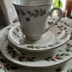 Christmas Holiday Decorative Dishware  Set
