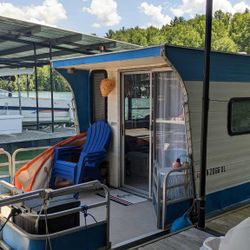 *LOOK!! NEED GONE 32’ House Boat 