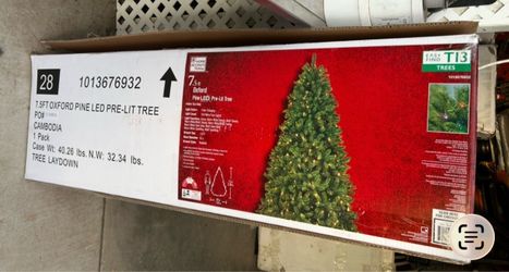 New 7.5’ Oxford Pine pre lit led Christmas tree