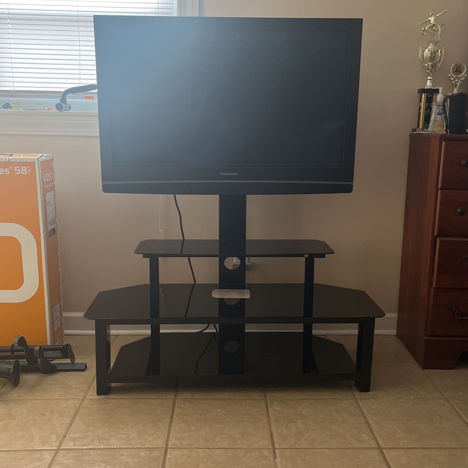 40” Panasonic Tv with Tv stand