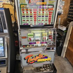 IGT SLOT MACHINE (.25 TRIPLE JACKPOT)