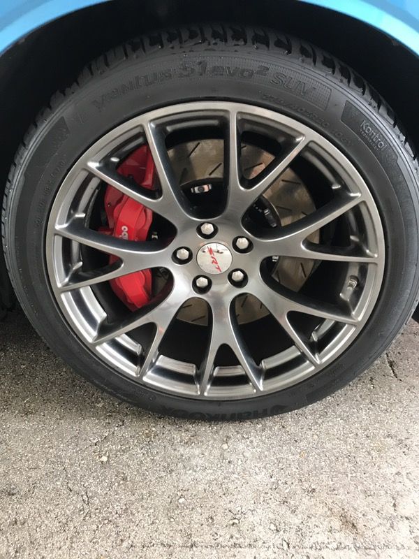 Dodge Challenger srt hellcat wheels and tires 275/40/20