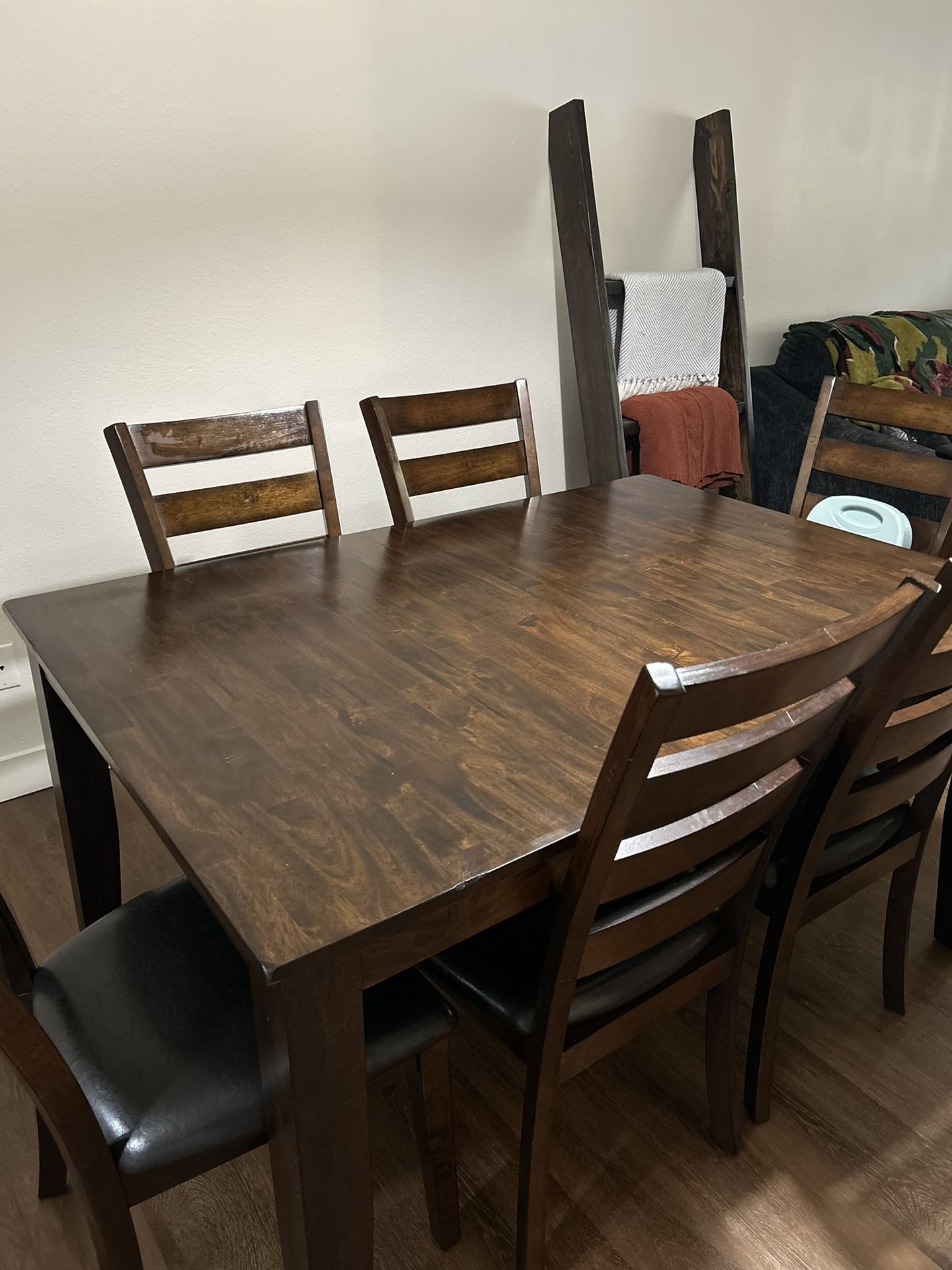 Table w/ collapsing leaf & 6 chairs