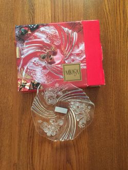 Mikasa crystal Christmas medley dish