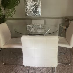 Round Table And 4 Chairs 