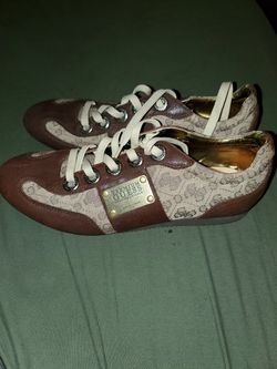 Guess mens shoes size 10.very good condition. no inner soles