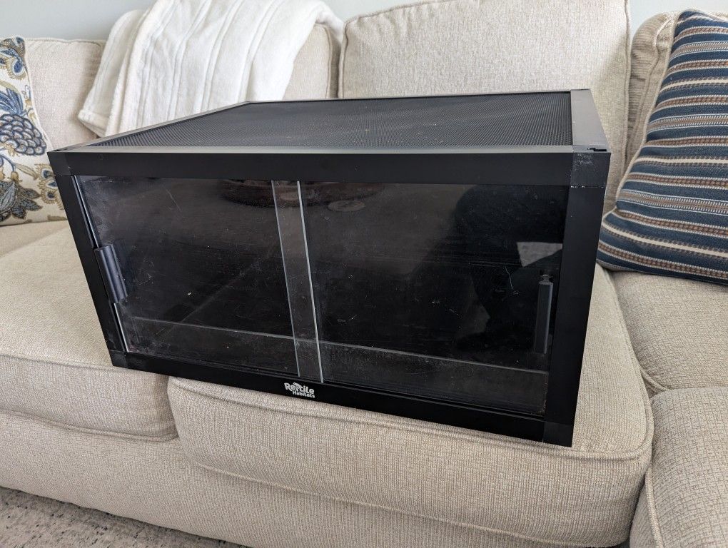 22 Gallon Reptile Enclosure