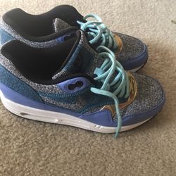 Woman’s Air Max Sz 8