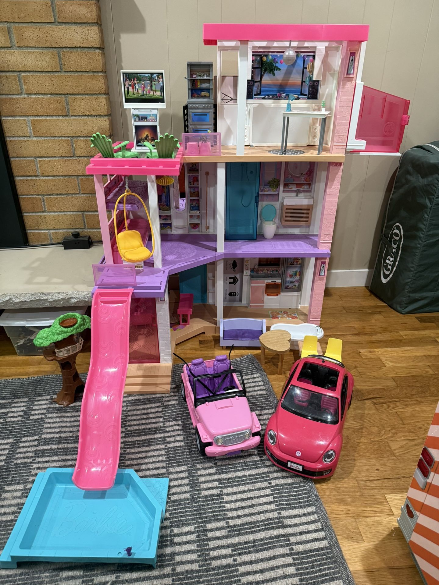 Barbie Dream house Like New !