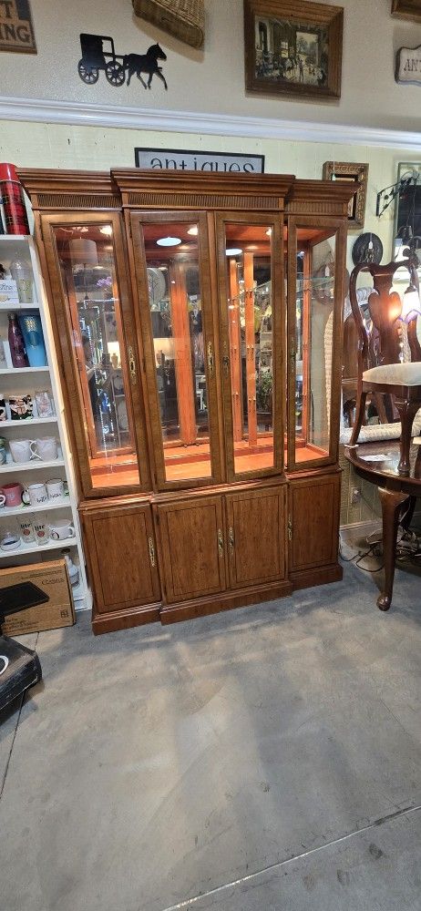 Drexel Heritage Yorkshire Collection Yew Wood Display Cabinet China Hutch