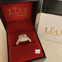 New 18k White Gold Engagement Ring 