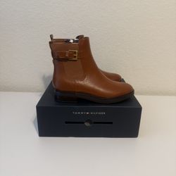 NEW Tommy Hilfiger Brown Ankle Boots – Size 8.5