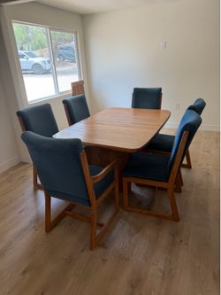Dining Table and 6 Chairs