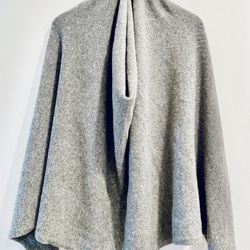Eric Bompard Cashmere Grey Poncho