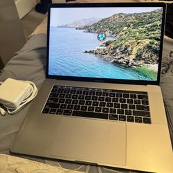 2016 MacBook Pro 15” w/ Touchbar i7 16GB