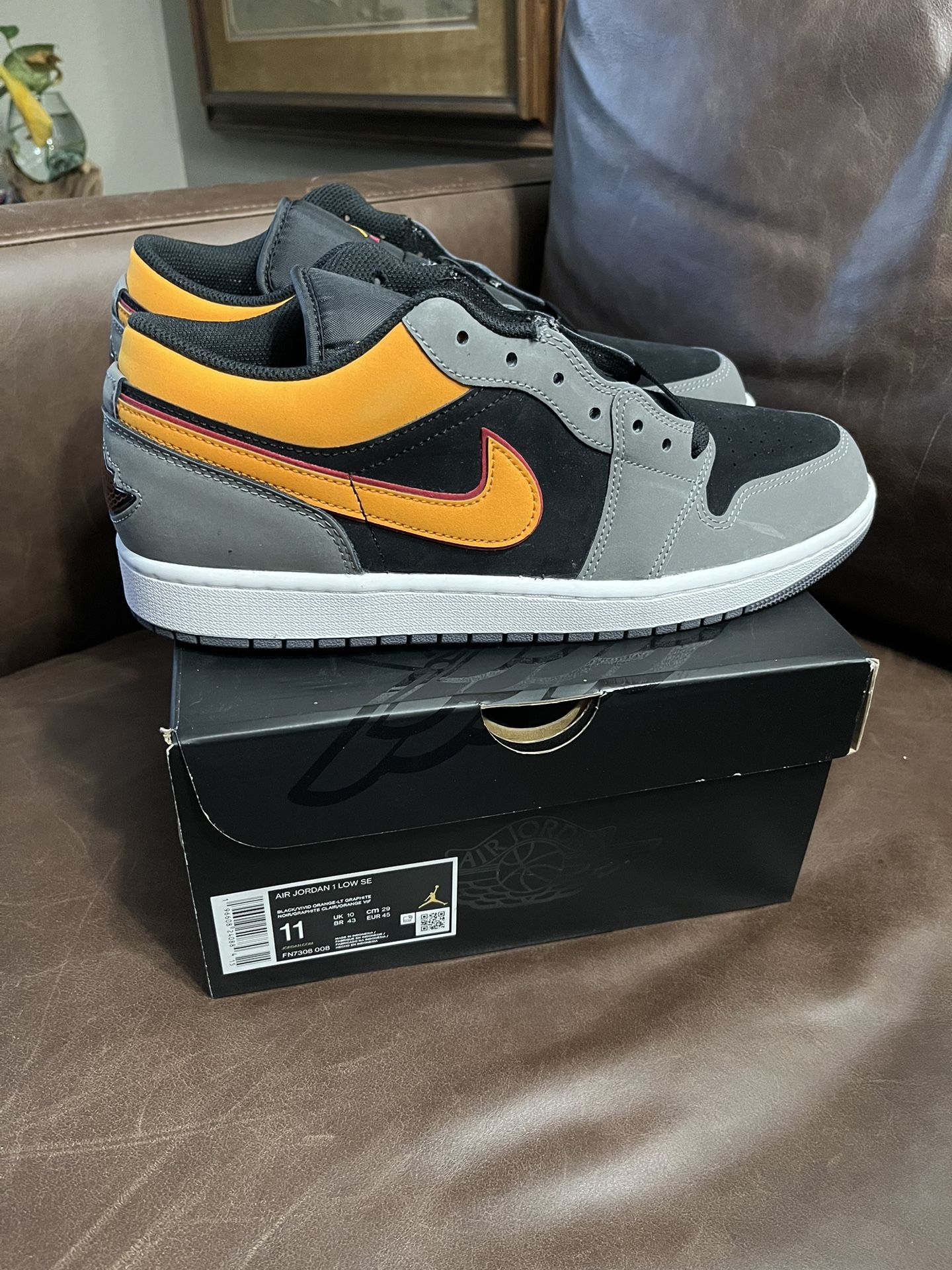 Jordan 1 Low SE Light Graphite Vivid Orange Sz 11