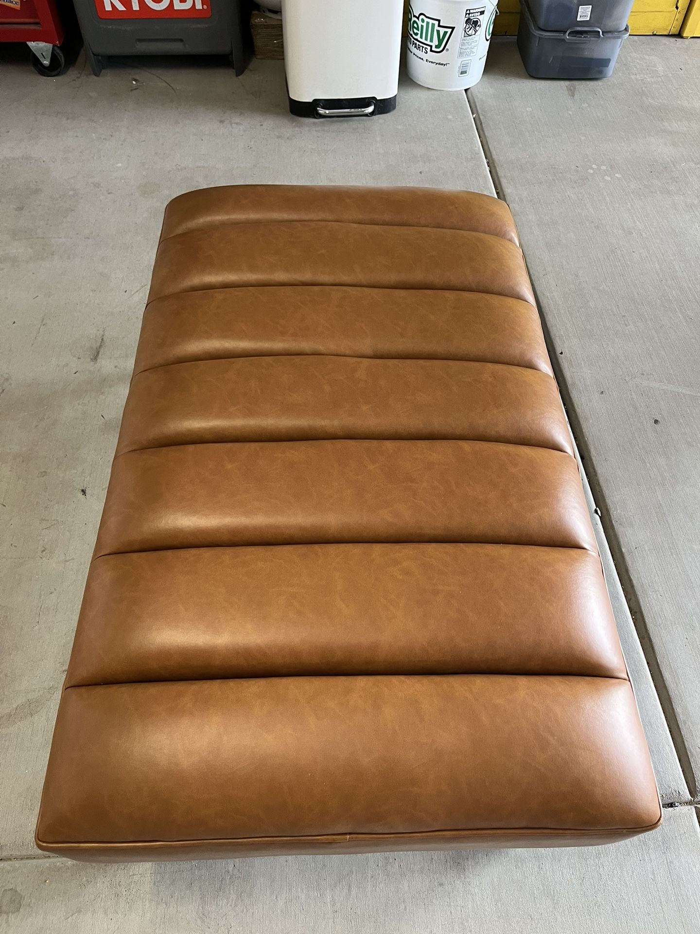 Ottoman/coffee Table