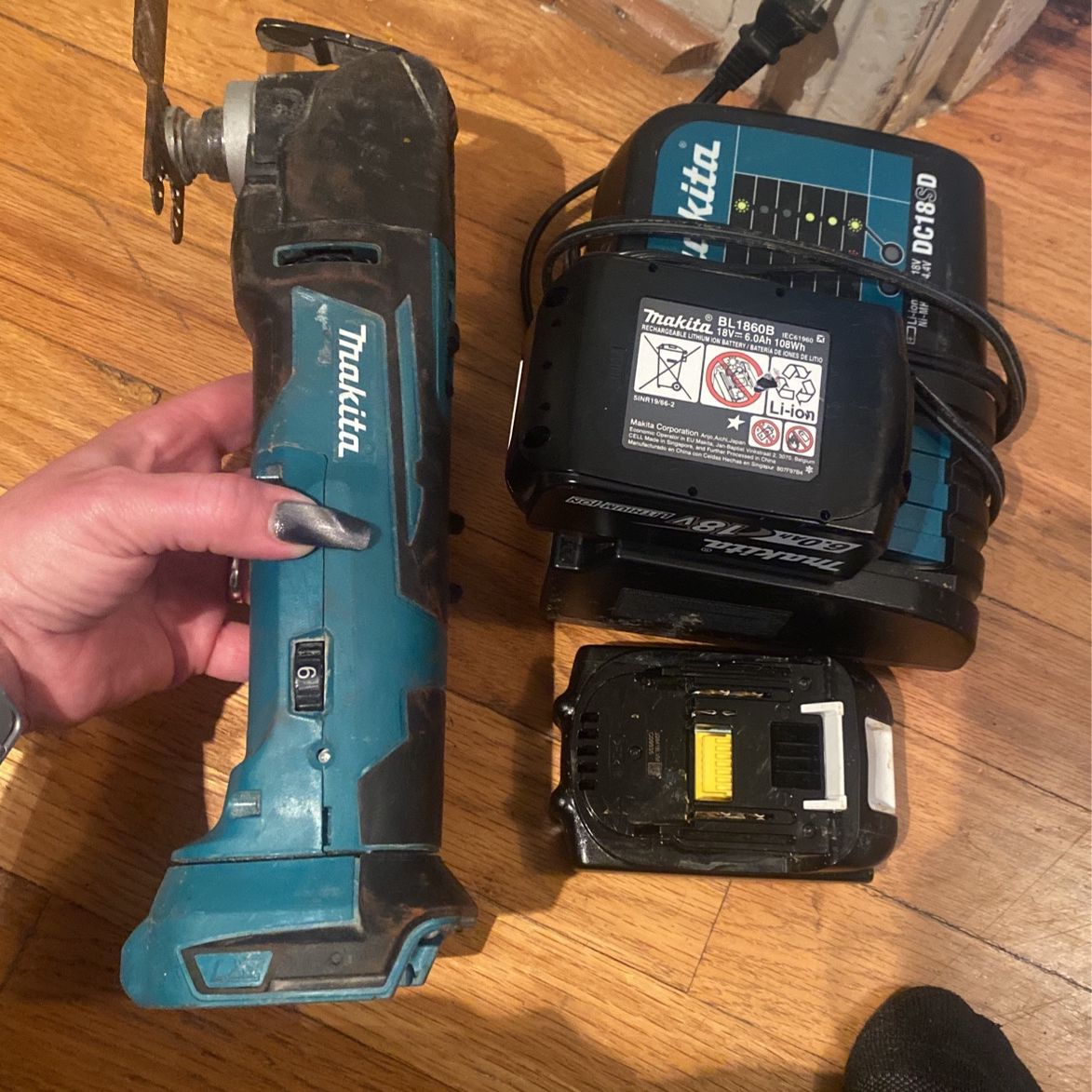 Makita Lithium Ion Cordless Multi Tool, 2 Batteries & Battery Charger