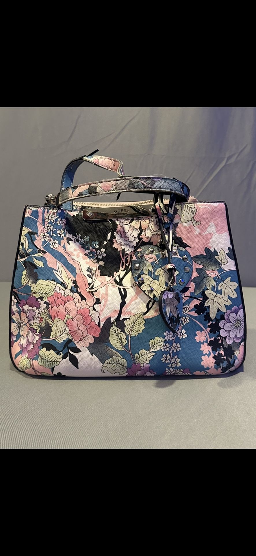 Guess Handbag w/matching wallet Floral