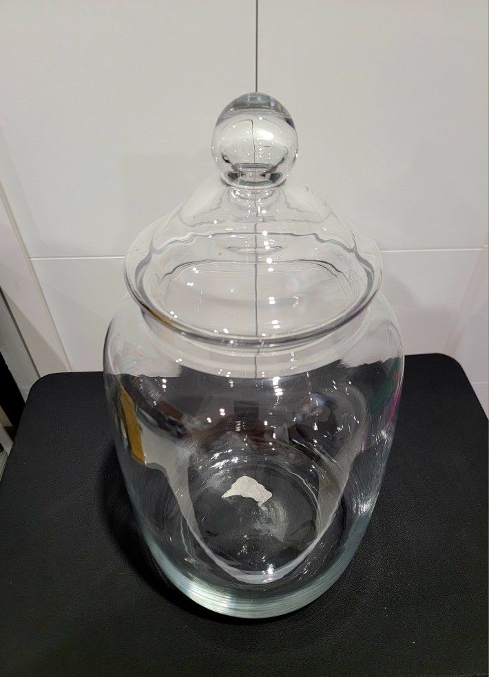 Large glass jar with a wide-based apothecary lid. Extremely useful for storing cookies, food, and fruit juices. / Miami 33182