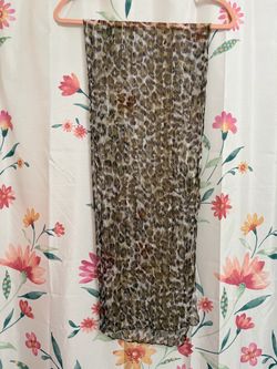 Leopards sport rose-like rosette 12”X63”