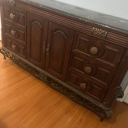 Dresser & 2 nightstands (no delivery)