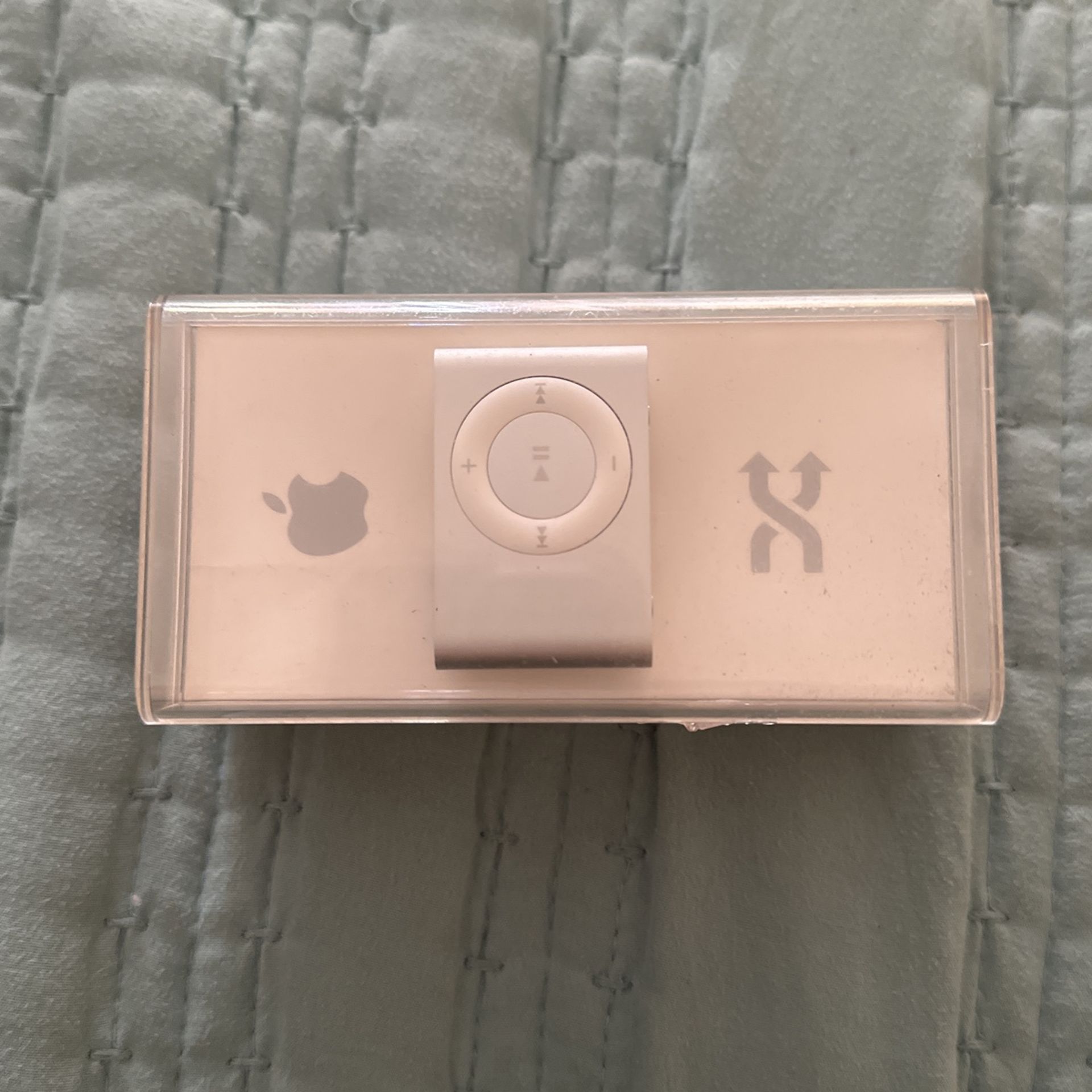 Apple iPod Shuffle Silver 2nd Generation 1gb New Factory Sealed MP3 Player