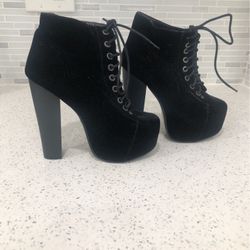 BOOTS SIZE 5