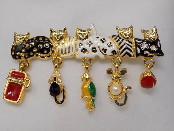 Vintage APEL WOMEN'S 5 Enamel Cats Brooch/Pin w/ Dangling Charms