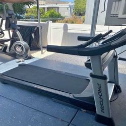 Professional Treadmill - Boost Your Workout ok easy