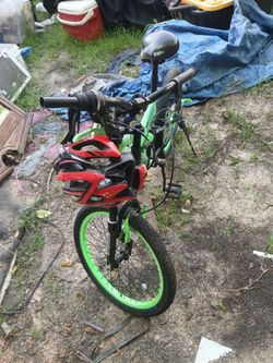 KENT 20" INCHE BIKE ONE LITTLE TINY TEAR IN THE SEAT EVERYTHING IS ORIGINAL  RIDES GOOD HAS 2 PEG HAS SHOCKS ONE BREAK NEEDS TIGHTENED $30