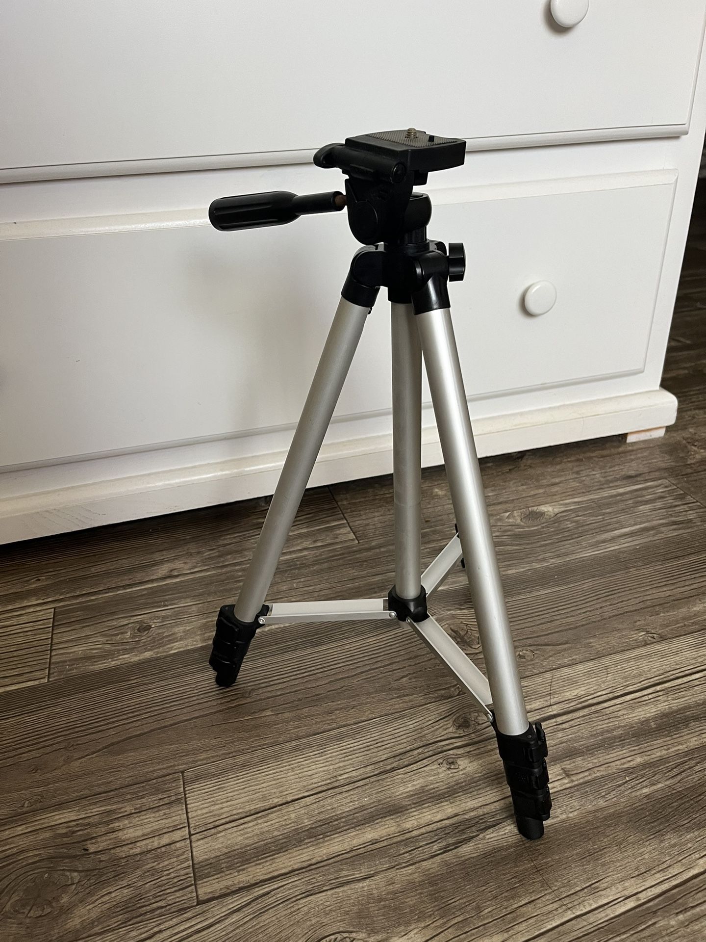 46-in Aluminum Tripod