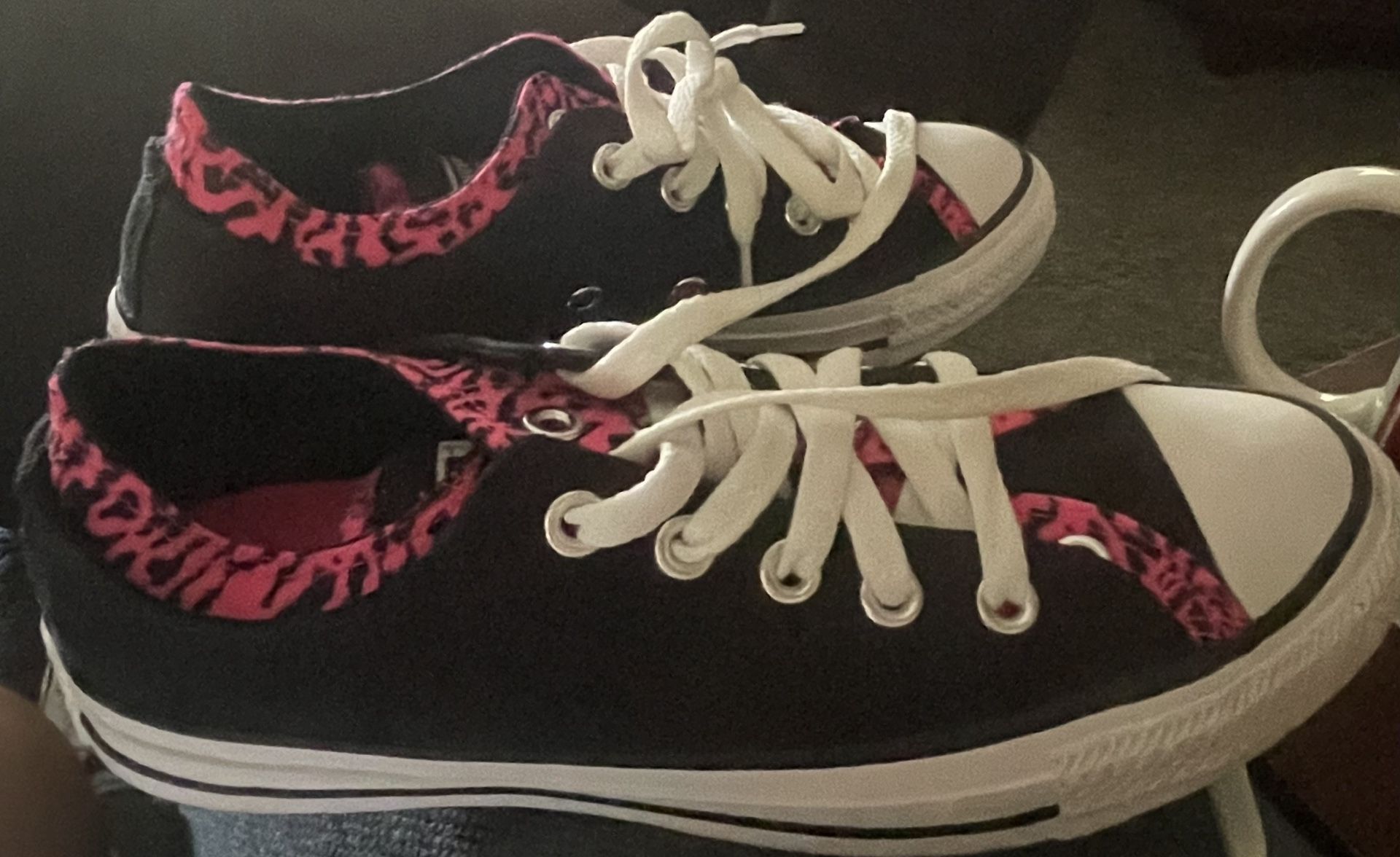 Brand New Ladies Converse Size 7 Sneakers 