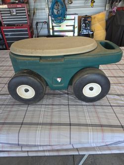 Step 2 Multi Purpose Rolling Garden Hopper Utility Seat Storage Cart Green