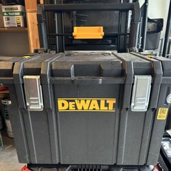 DeWalt Pack out Bottom 