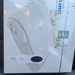 Heated Blanket With Foot Pouch
