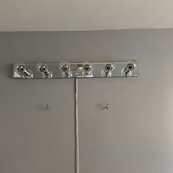 6 Light Vanity Strip With Bulbs