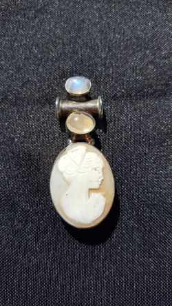 Sterling silver cameo slyde