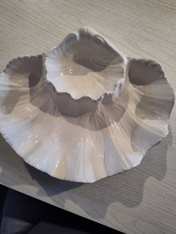 Clamshell Serving Dish