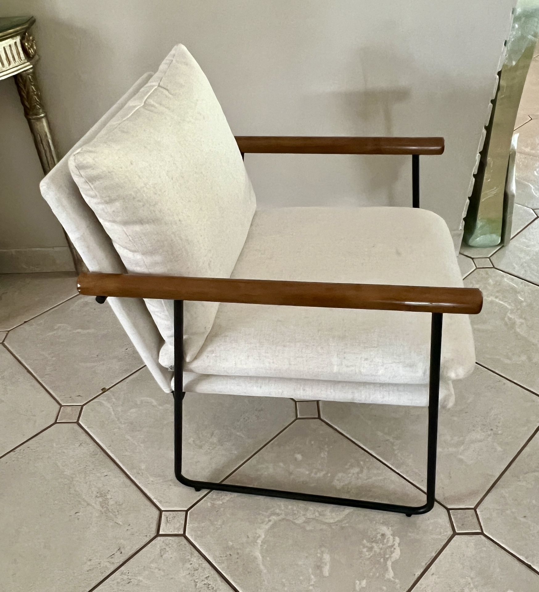 Comfy Accent Chair Off White Wood Arms Modern Farmhouse