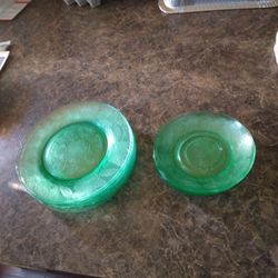 Antique Green Lunch N Saucer Plattes